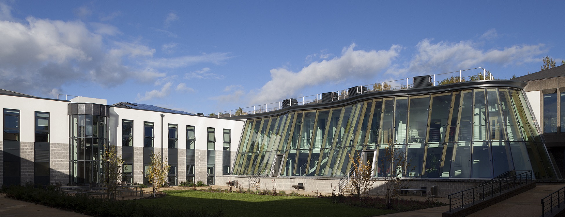 Business School building courtyard 1920 x 750