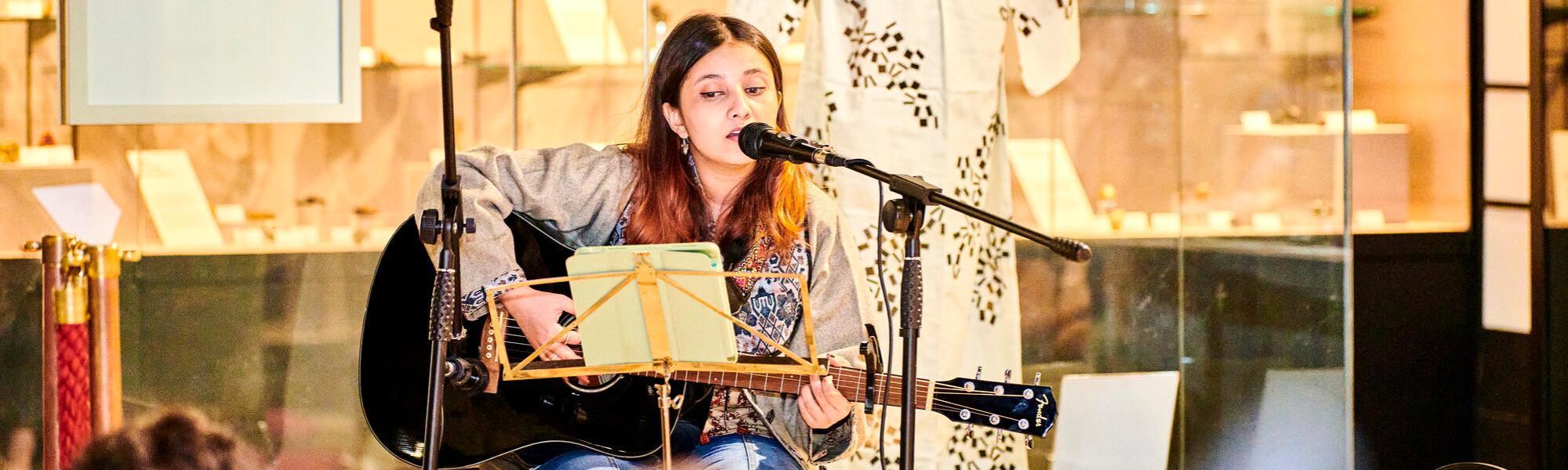 Guitarist singing in the Oriental Museum