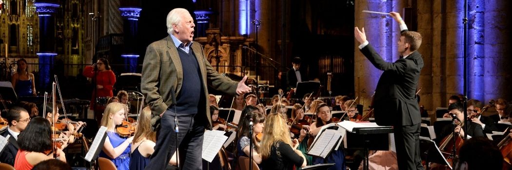 Sir Thomas Allen singing with students at Durham Cathedral