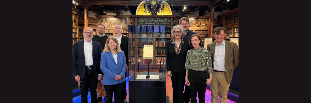 Visit by Smithsonian director Dr Anthea