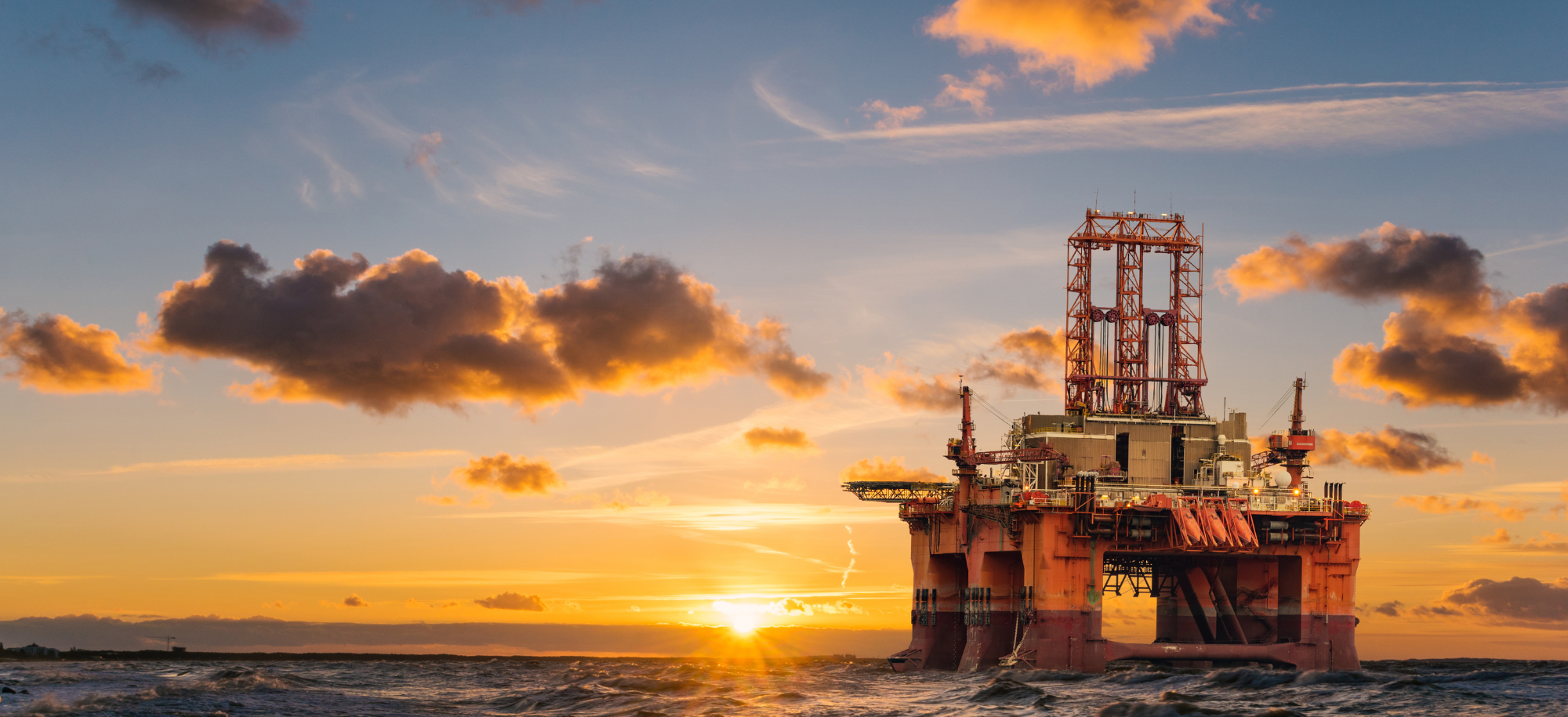 An image of an oil rig to be used on a news post.