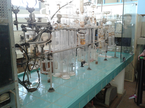Cheikh Anta Diop’s sample preparation apparatus at the Dakar Radiocarbon Laboratory. [Andrew Millard]