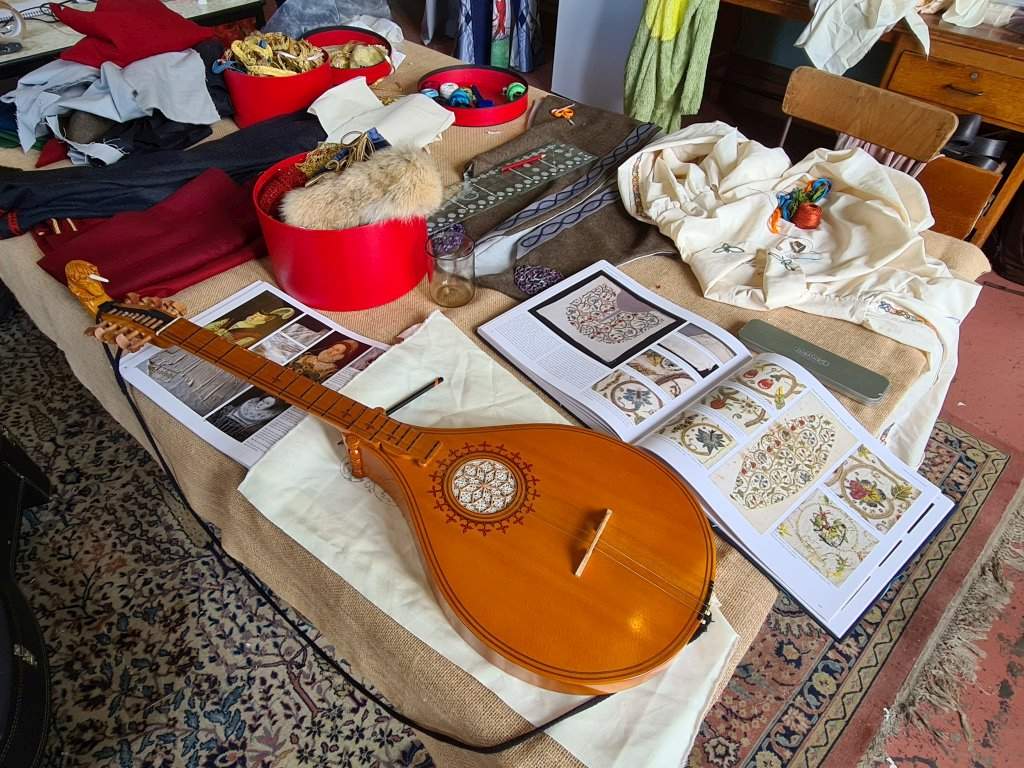 A table containing a cittern, a wooden guitar-like instrument