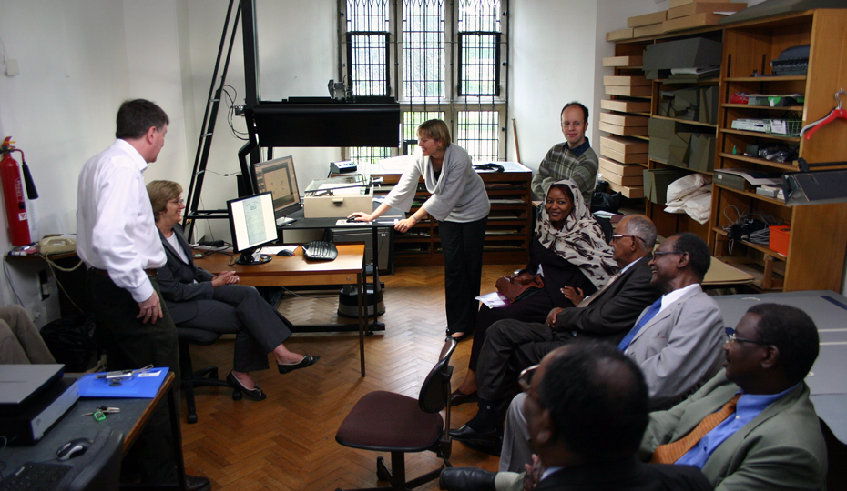 Group viewing an artefact on a computer