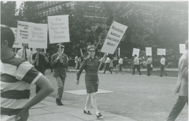 Demonstration event photo taken by Kay Tobin Lahusen