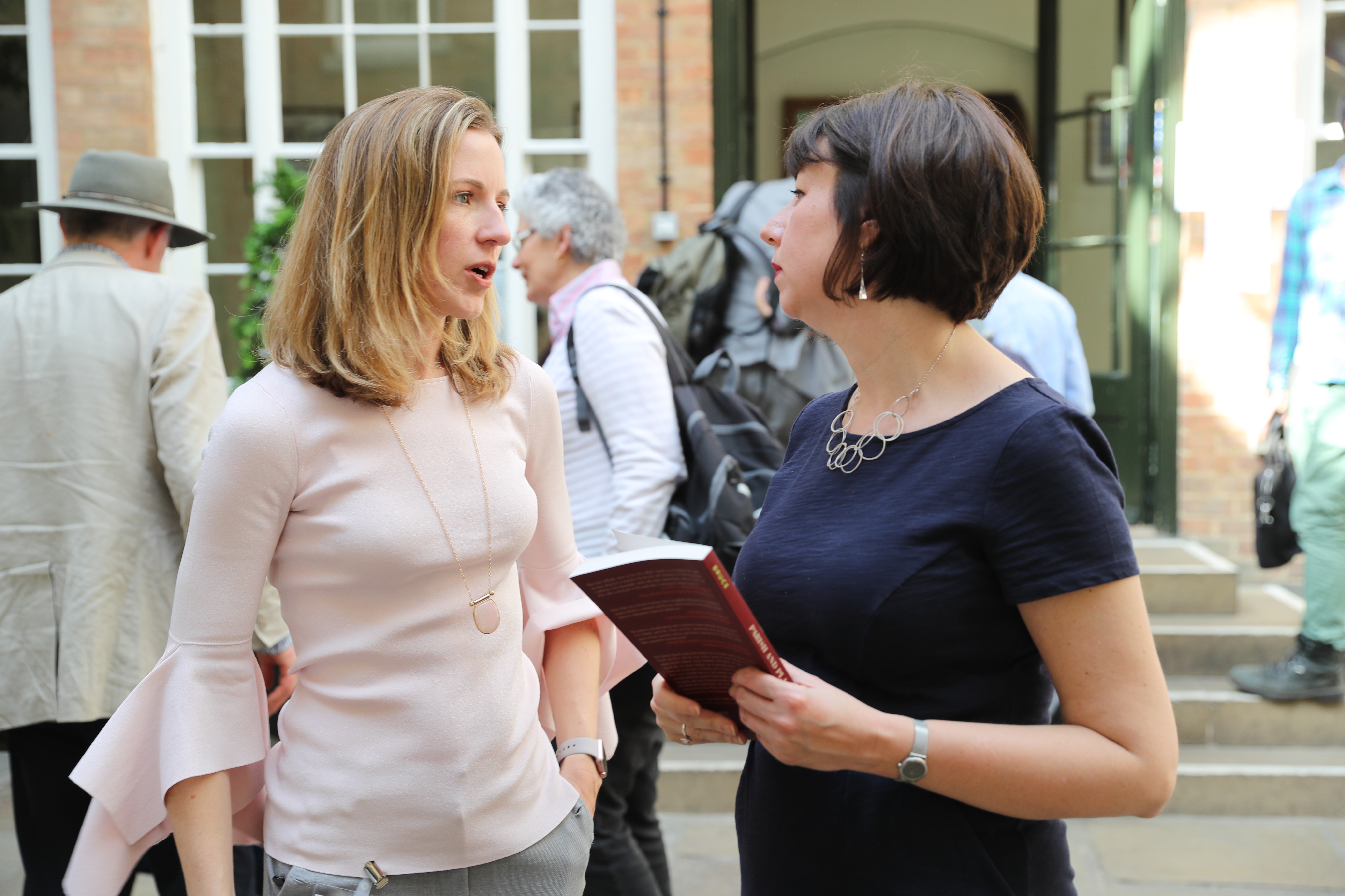 TTwo women having a conversation