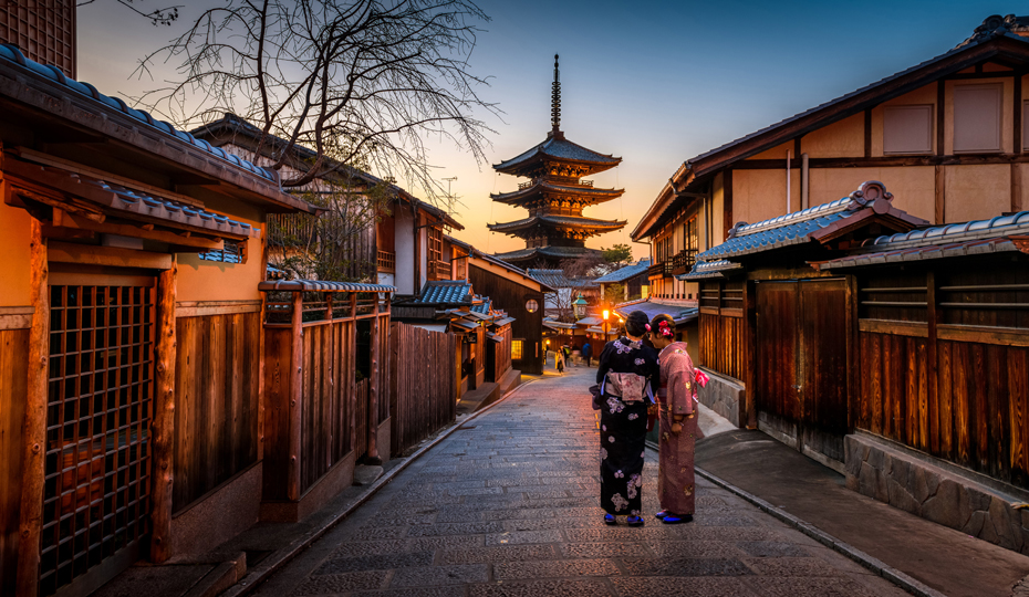 Hōkan-ji Temple, Kyoto, Japan at sunset